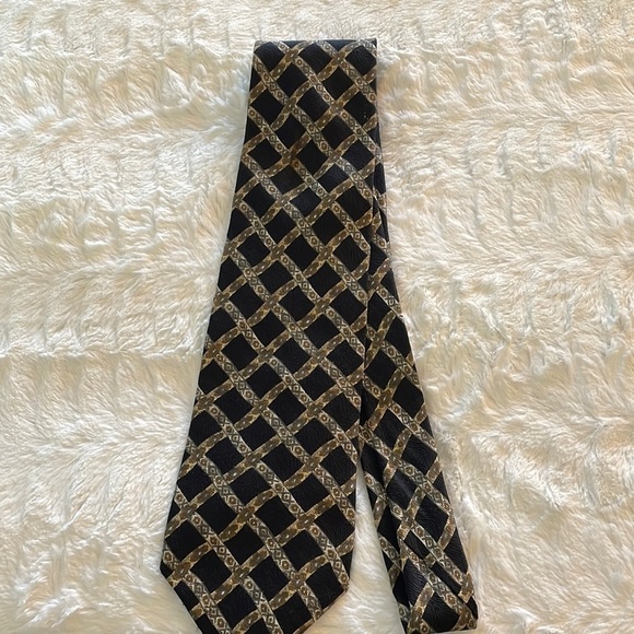 Geoffrey Beene Other - Geoffrey Beene 100% Silk Vintage Tie